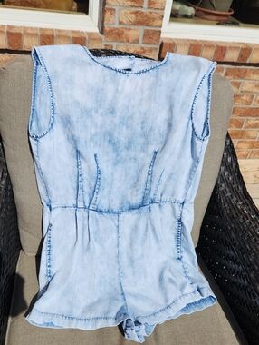RVCA Light Blue Denim Romper 100% Tencel Sz Med Like New